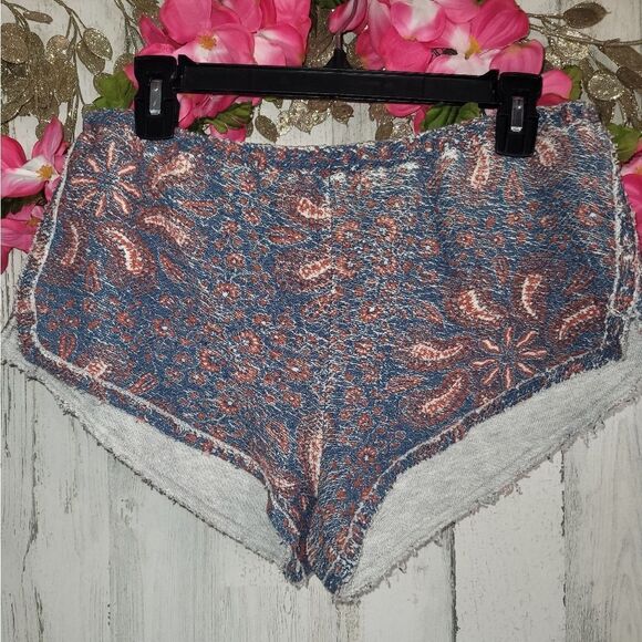 NWT Chaser Dolphin Short Bandana Print - Picture 2 of 5